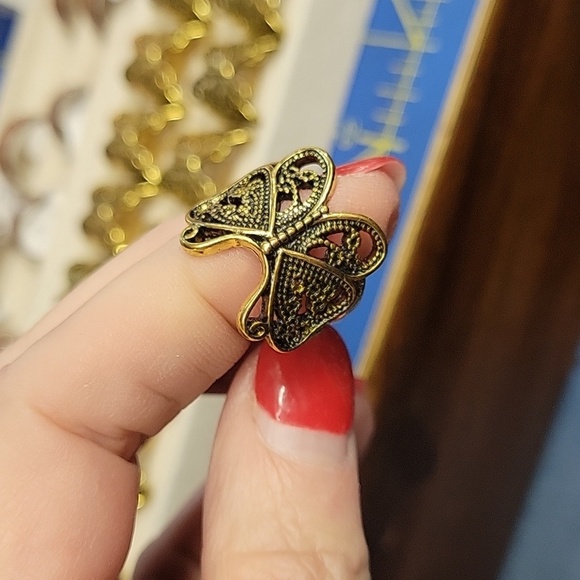 Butterfly Gold Tone Ring - Picture 1 of 4